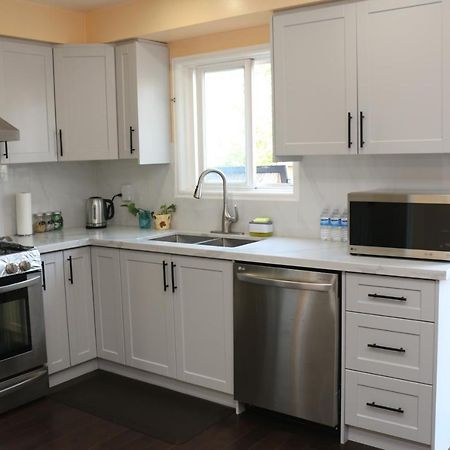 Quiet And Contemporary Home Markham Luaran gambar