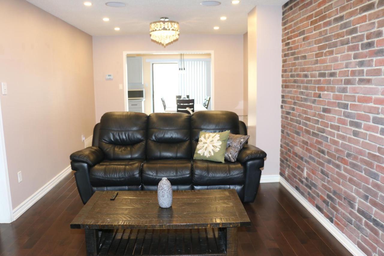 Quiet And Contemporary Home Markham Luaran gambar