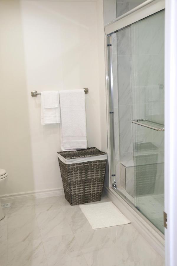 Quiet And Contemporary Home Markham Luaran gambar